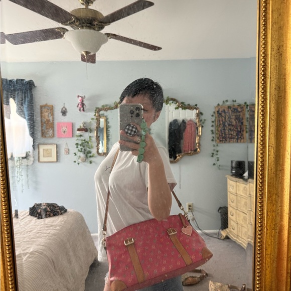 Beautiful and spacious vintage Dooney and Bourke bag, gorgeous pink! - Picture 3 of 4